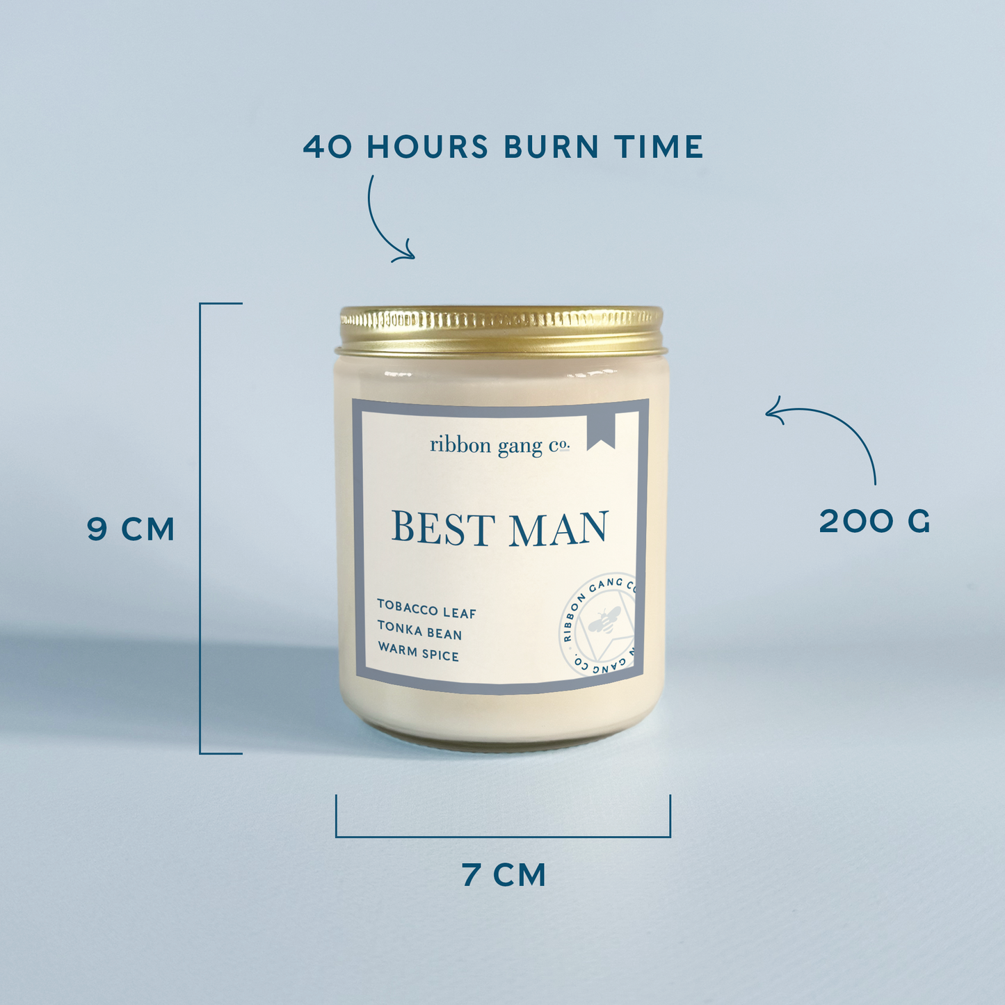 A jar candle labeled 'BEST MAN' by ribbon gang co., shown with dimension callouts reading 9 cm height, 7 cm width, 200 g weight, and 40 hours burn time on a light blue background.