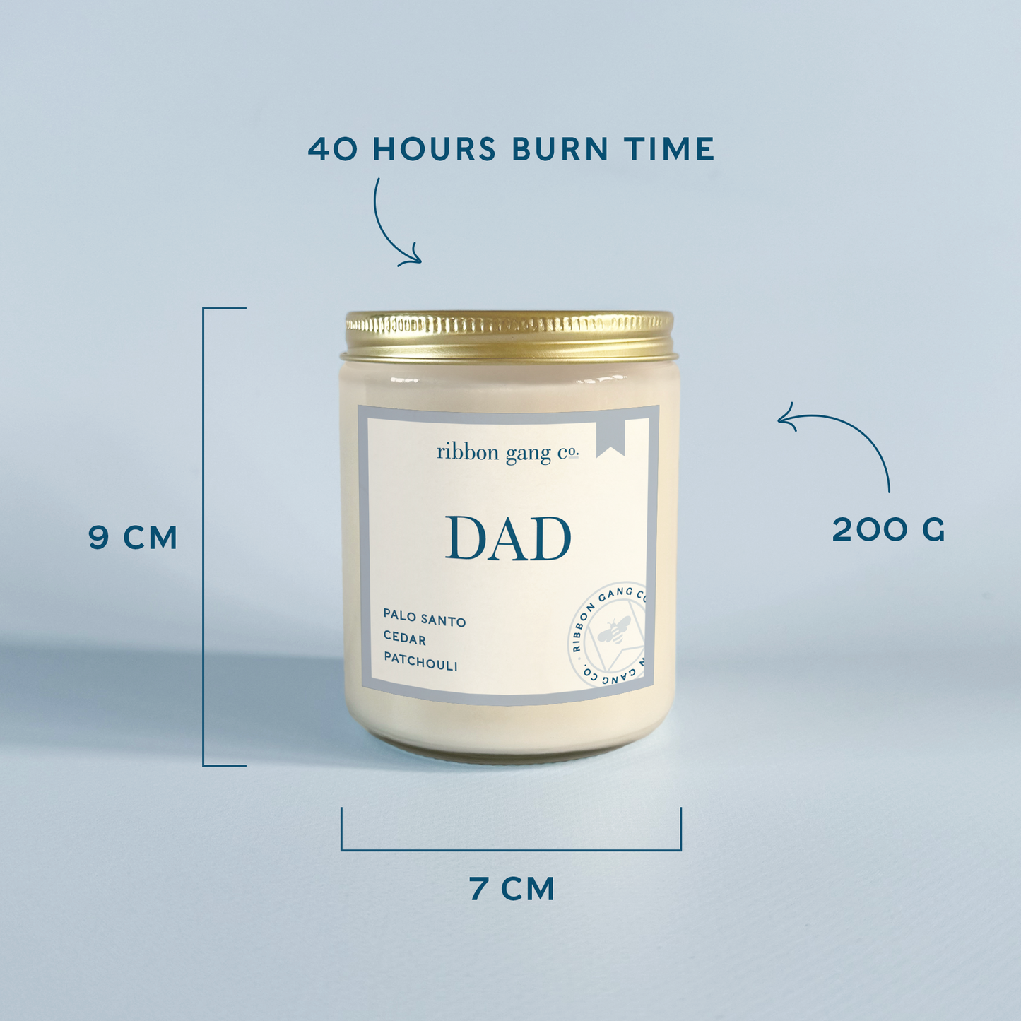 A jar candle labeled 'DAD' by ribbon gang co. with measurement callouts showing 9 cm height, 7 cm width, 200 g weight, and 40 hours burn time on a light blue background.